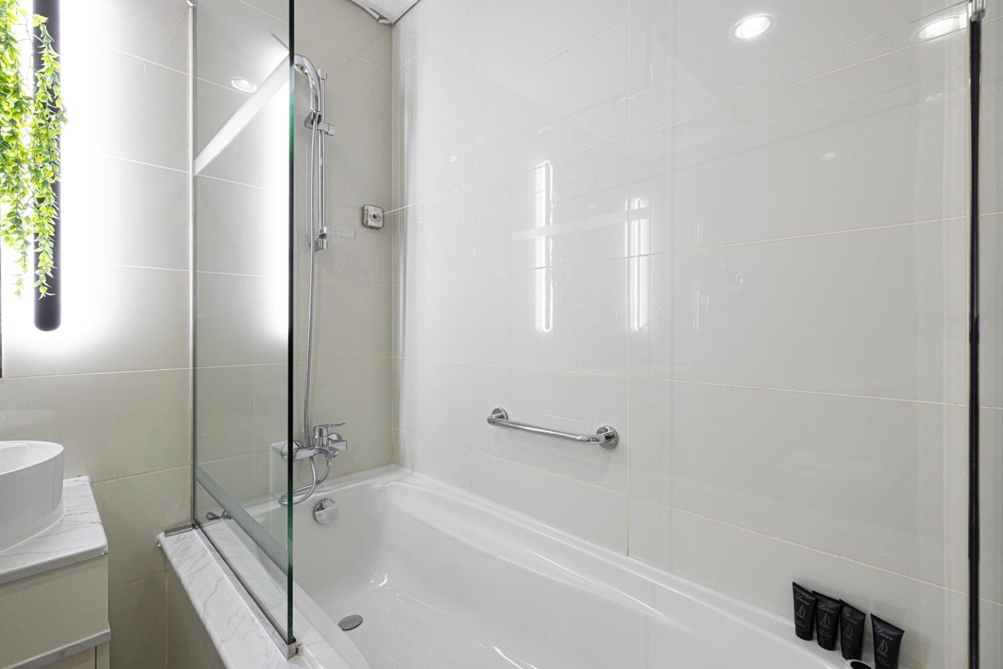 Damac Maison Mall Street 2 Bedroom Upgraded شقة *